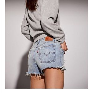NWT Levi’s distressed Mom Jean Shorts, Wedgie Cut